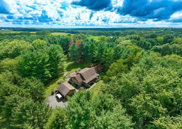 Serenity on Seven Acres - Luxurious Log Cabin