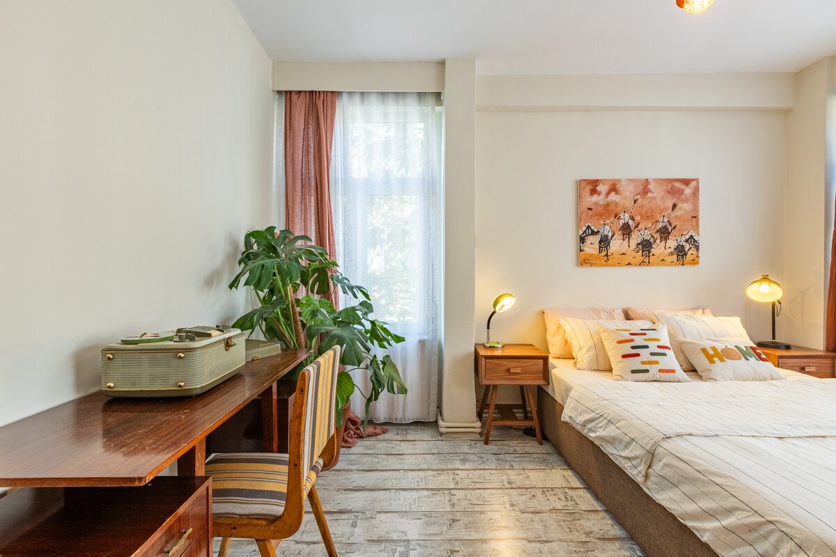Retro Oasis: Istanbul and Beyond, 3BR
