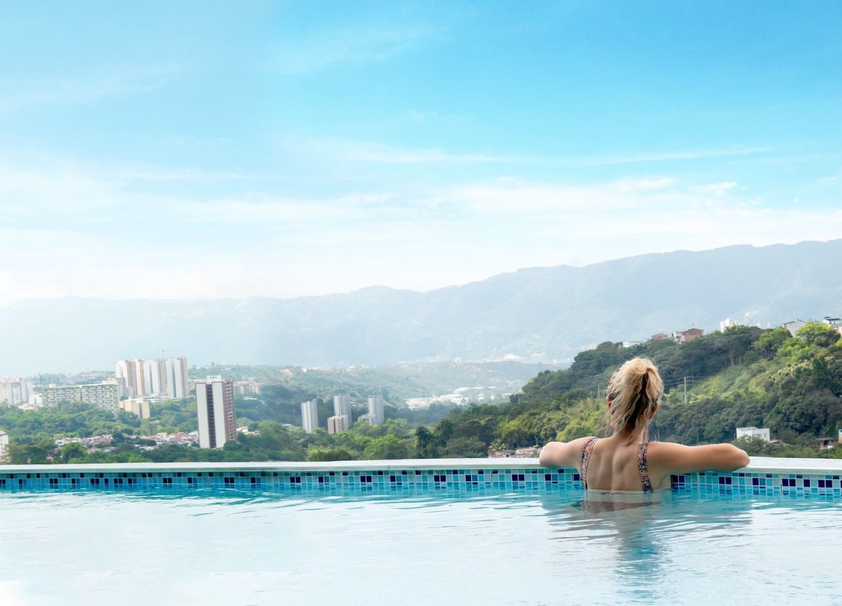 Bucaramanga Sky ： 20楼、游泳池和高速无线网络
