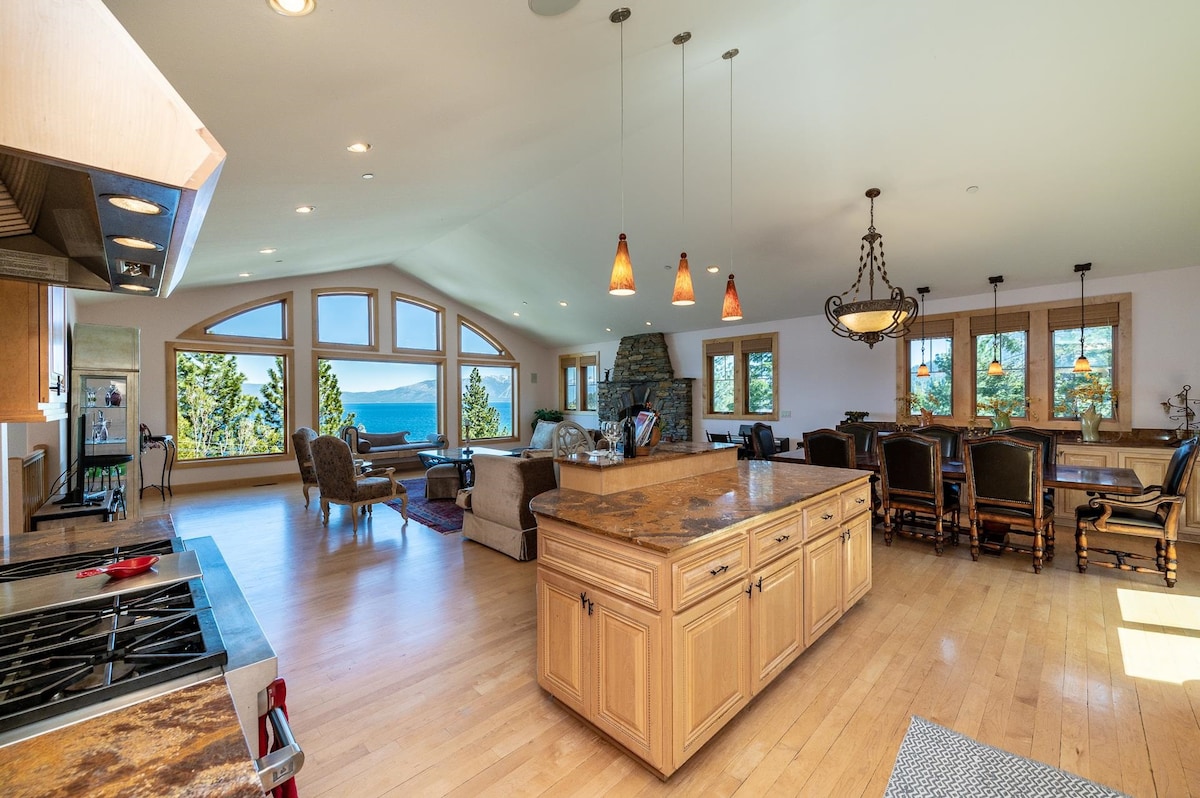 A Craftsman's LakeView Paradise- 4 bedrooms for 10