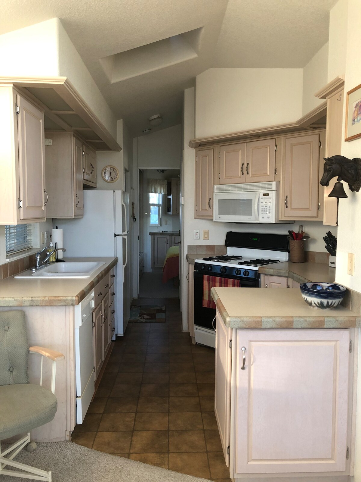 Cute. Cozy.
Friendly, active RV resort. 1 mo min