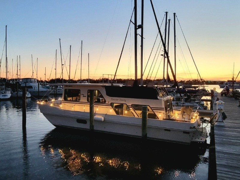 Luxury Yacht! Incredible Views! Close to Downtown!