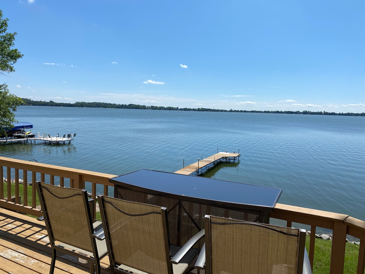 Lakefront cabin on Clear Lake for summer fun in SD