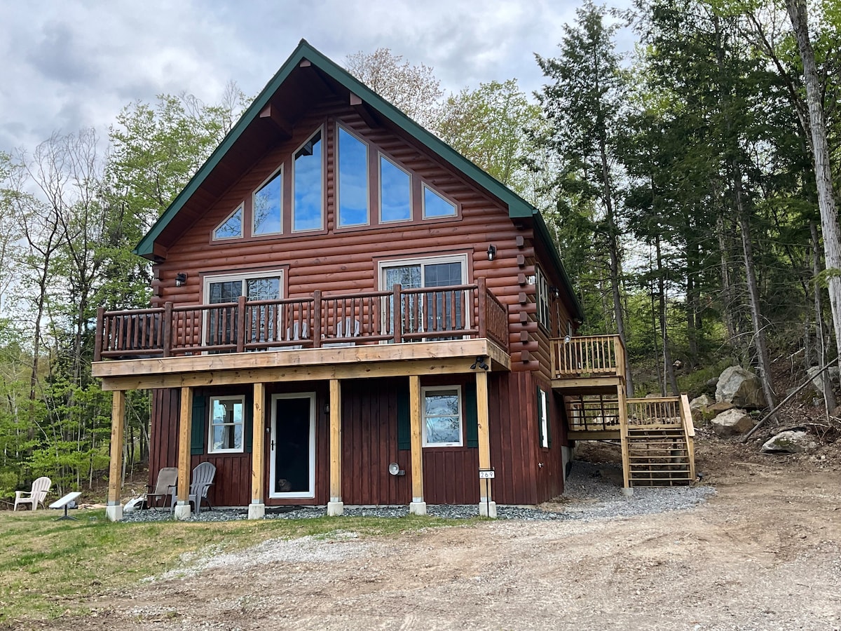 New mountainside log cabin in NH Lakes Region