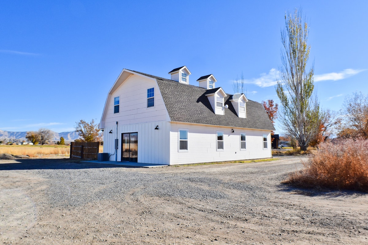 Bookcliff Barnhouse