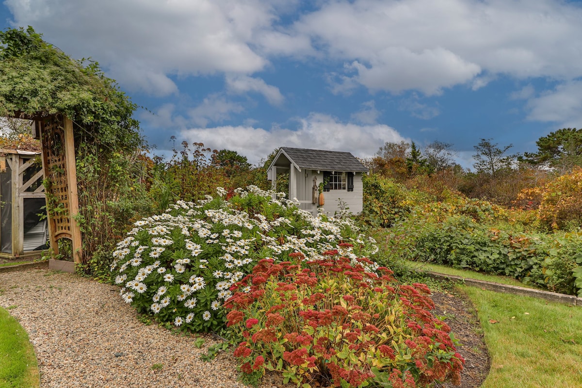 66 North Shore- Pet-friendly cottage w/ water view