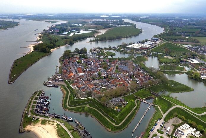 AquaHome Woudrichem Unieke houseboat -Bever