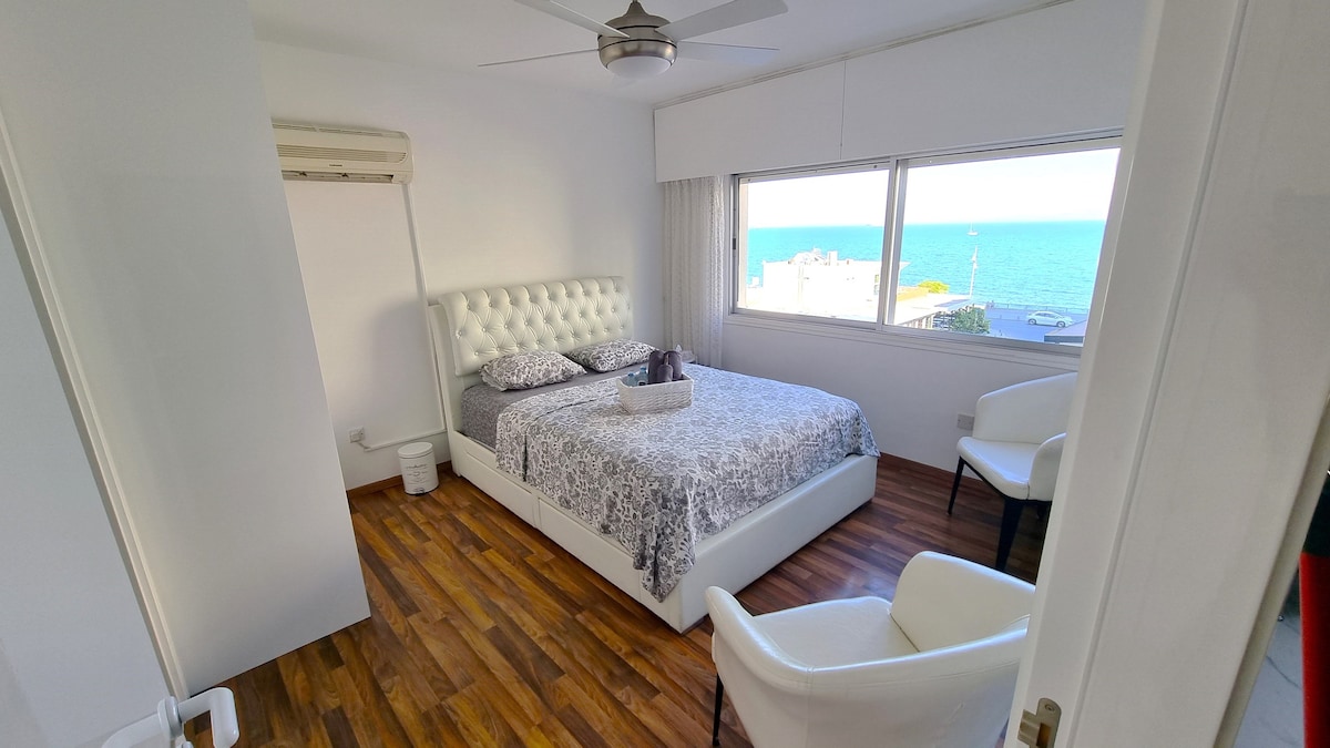 Stylish Beach Apt w/ Sea View | Pool | 200Mbit