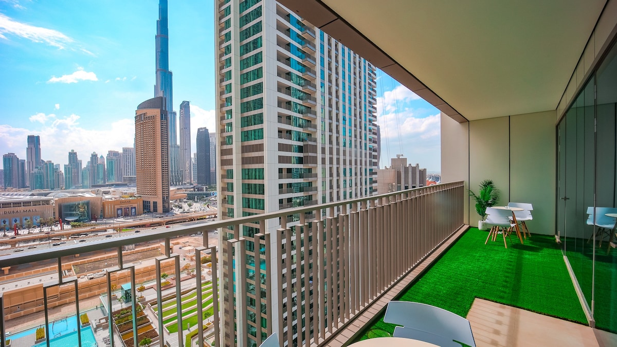 Burj Khalifa view with Grass Turf Balcony-Downtown