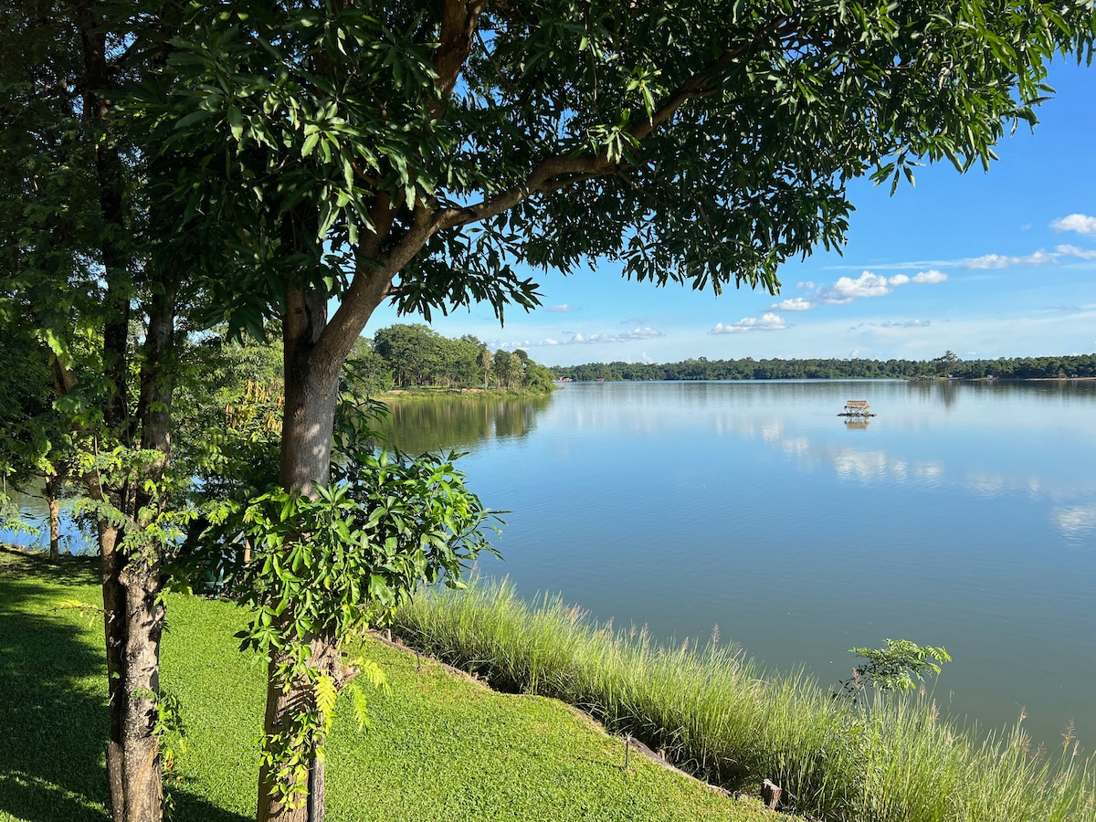 Lao Lake House