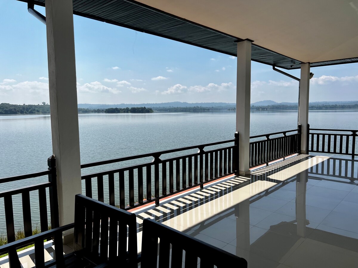 Lao Lake House