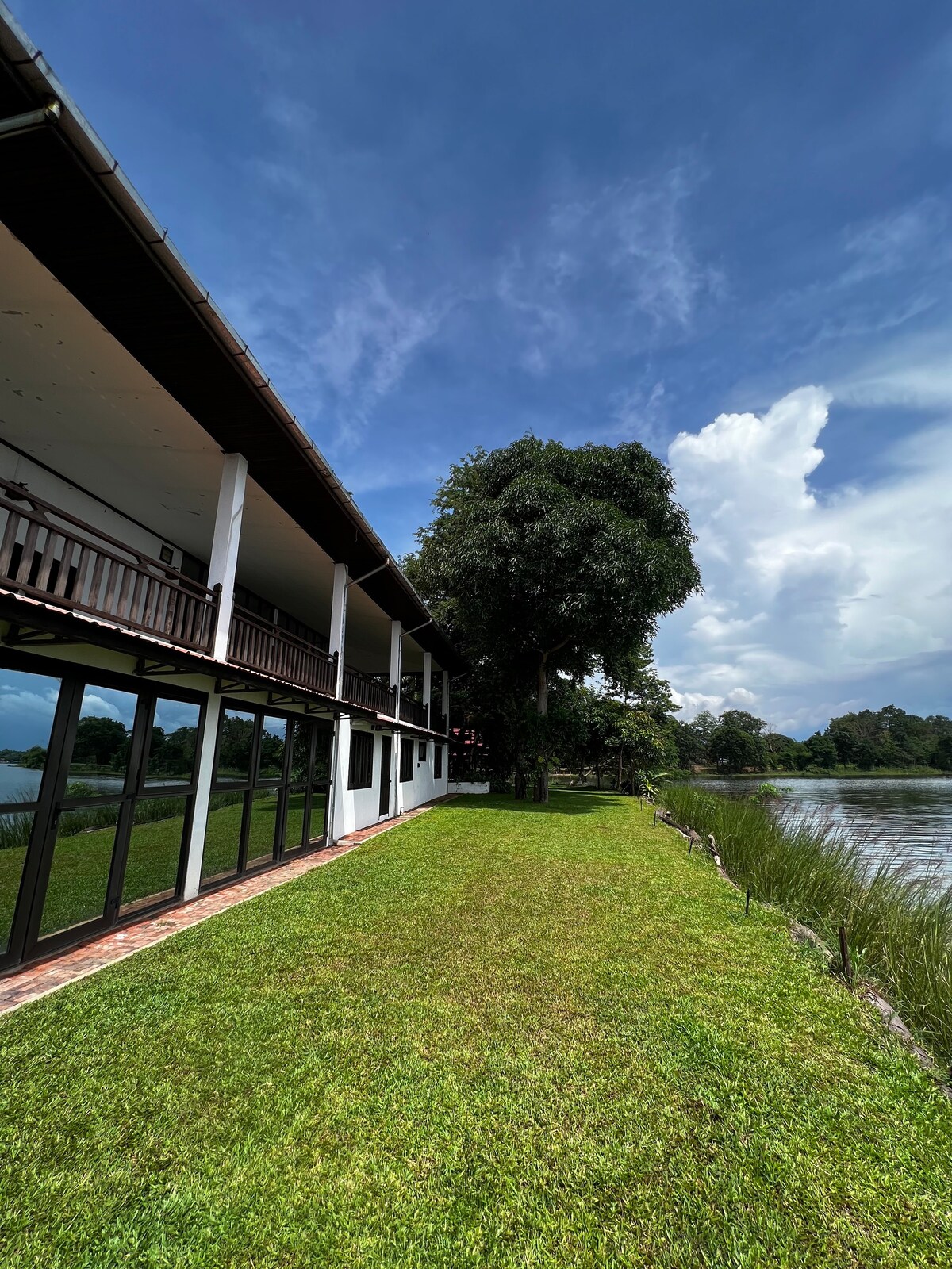 Lao Lake House