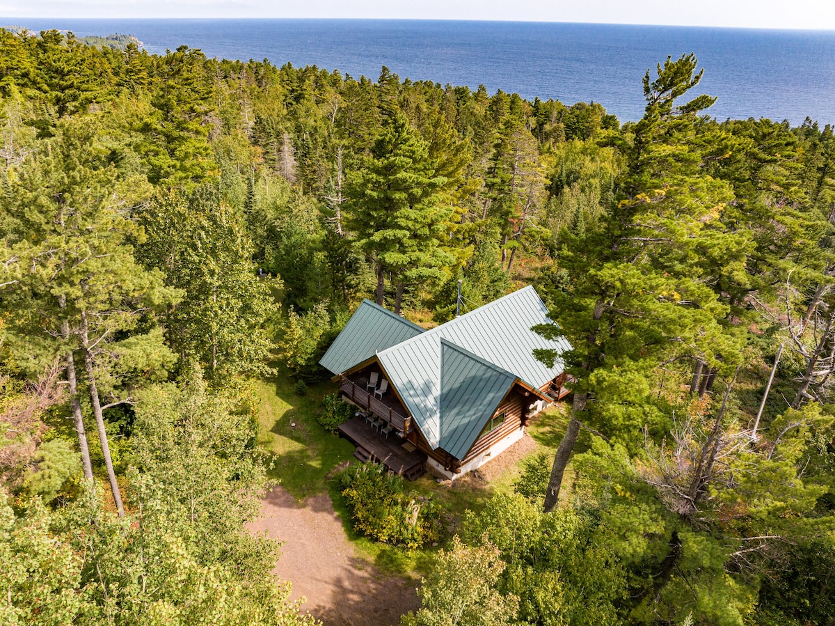 Private Log home, Lake Superior view, Near Trails