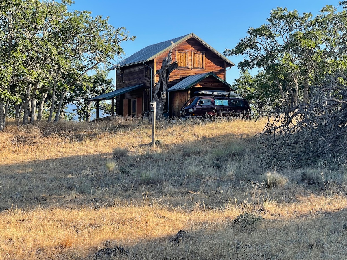 Klickitat View Cabin - Private 20 acre Glamping