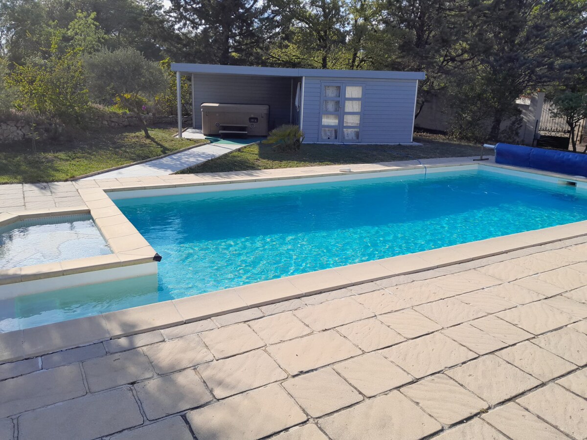 Villa avec piscine chauffée