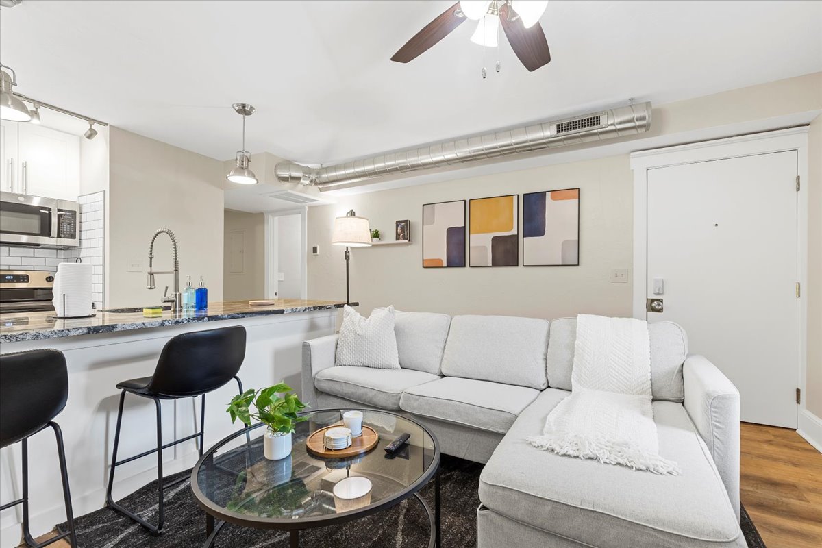 2 Bed Apt -Point Breeze North, Bakery Square