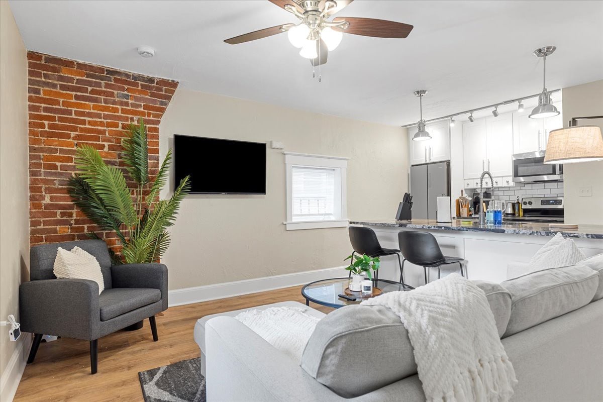 2 Bed Apt -Point Breeze North, Bakery Square