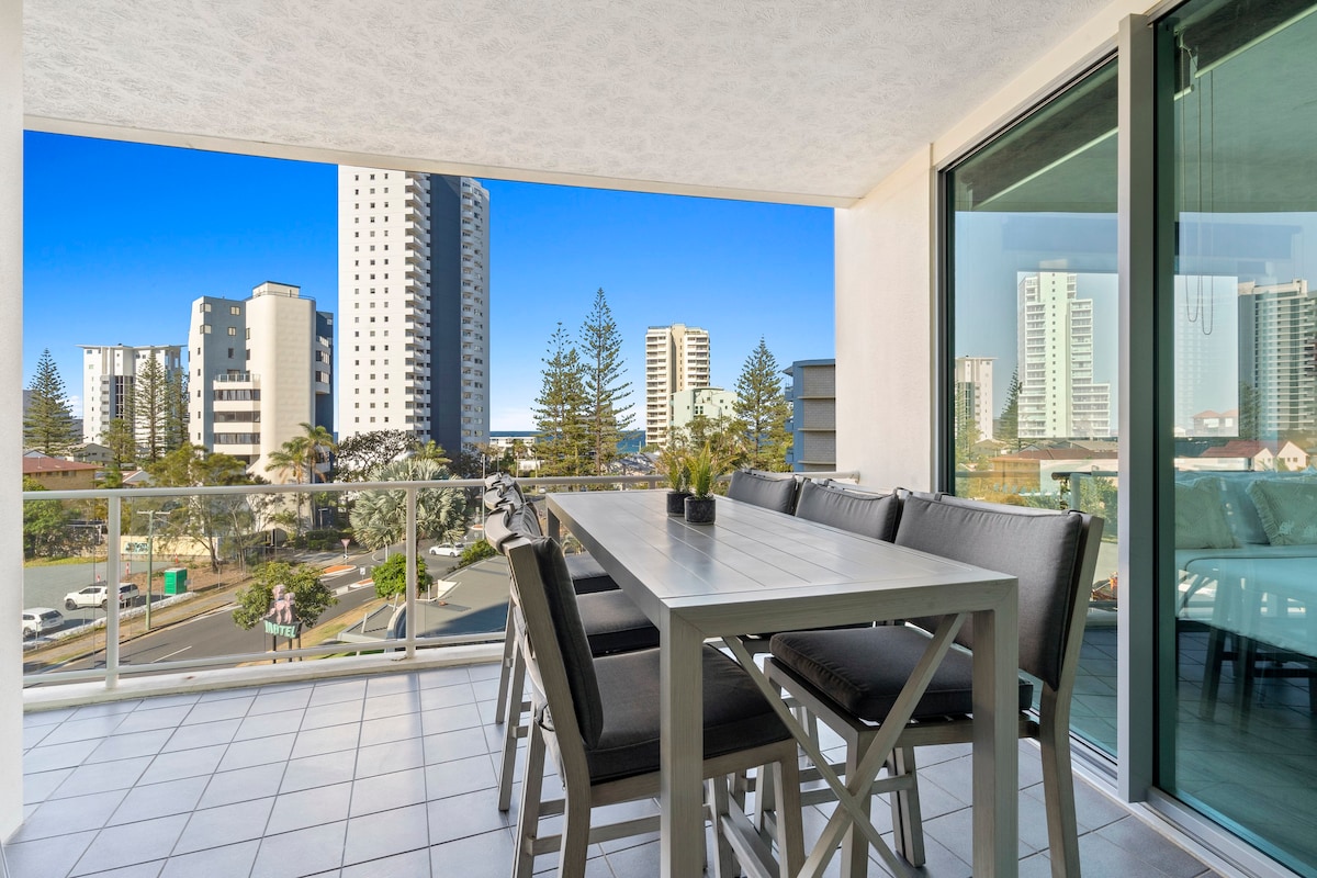 Wings - 2 Bedroom Apartment in Surfers Paradise