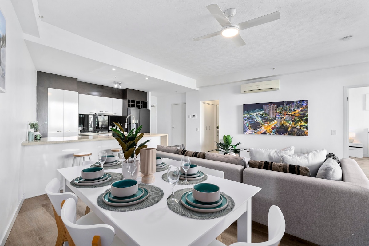 Wings - 2 Bedroom Apartment in Surfers Paradise