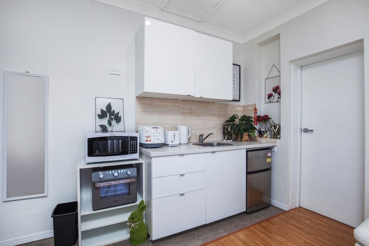 Spacious Self Contained Suite in Helensvale