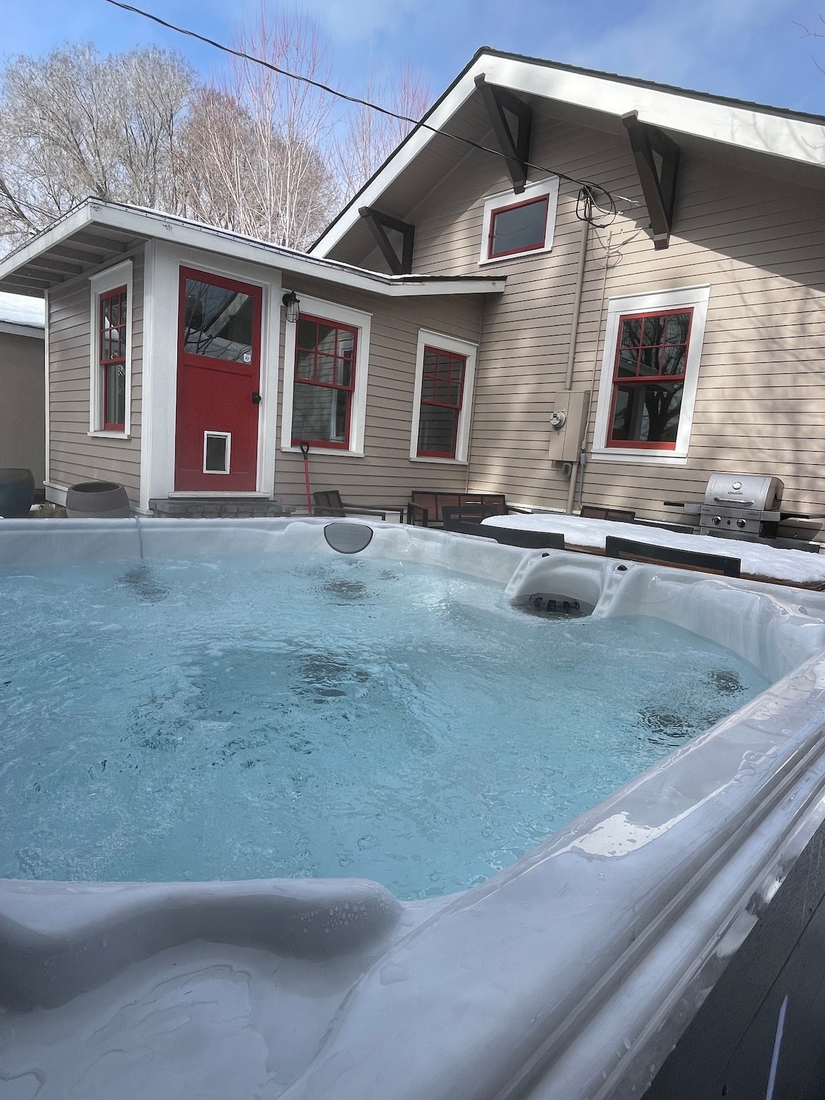 Downtown Bend Historic Bungalow *HOT TUB*