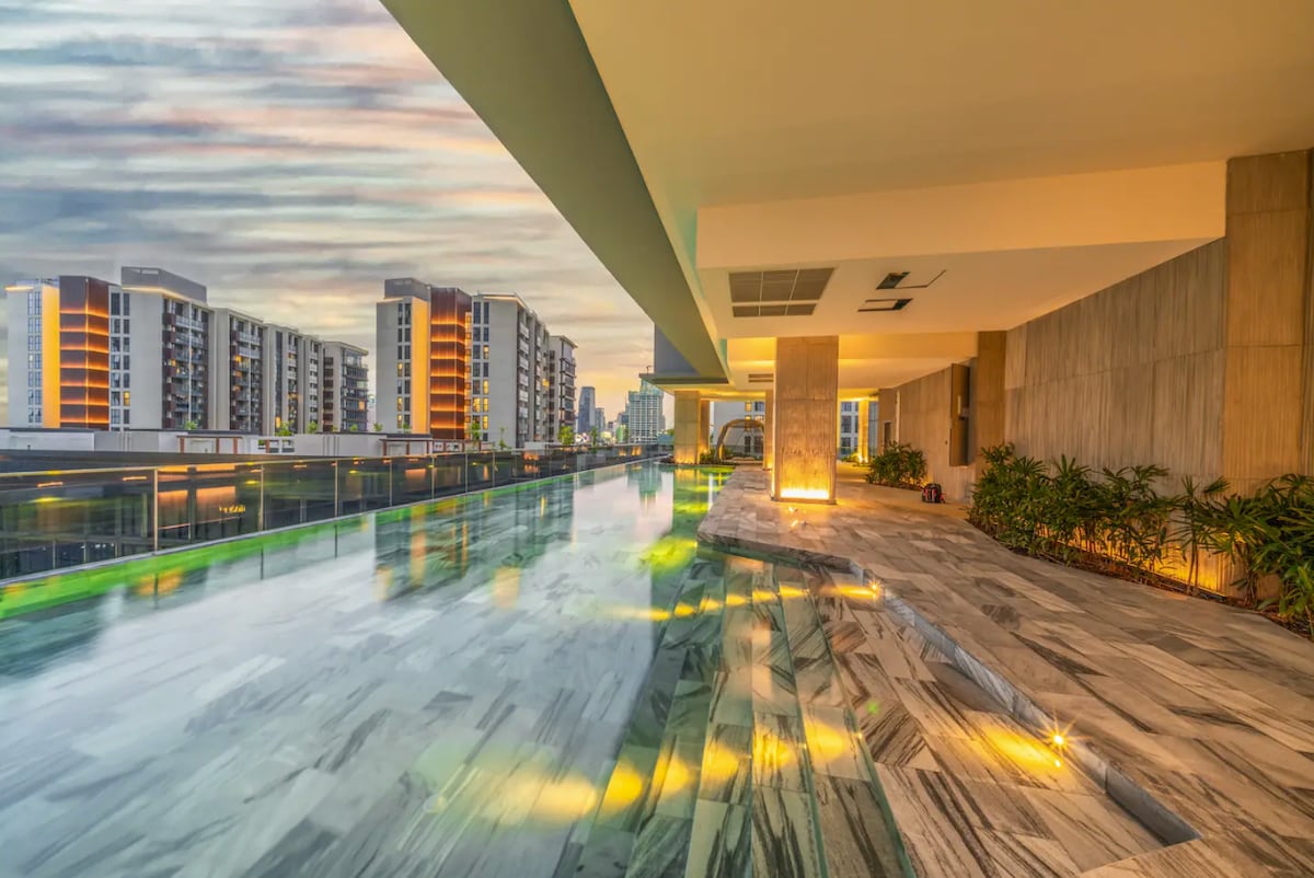 Metropole | 360° Infinity Pool, D1 View, Central