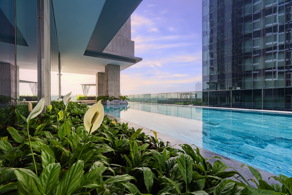 Metropole | 360° Infinity Pool, D1 View, Central