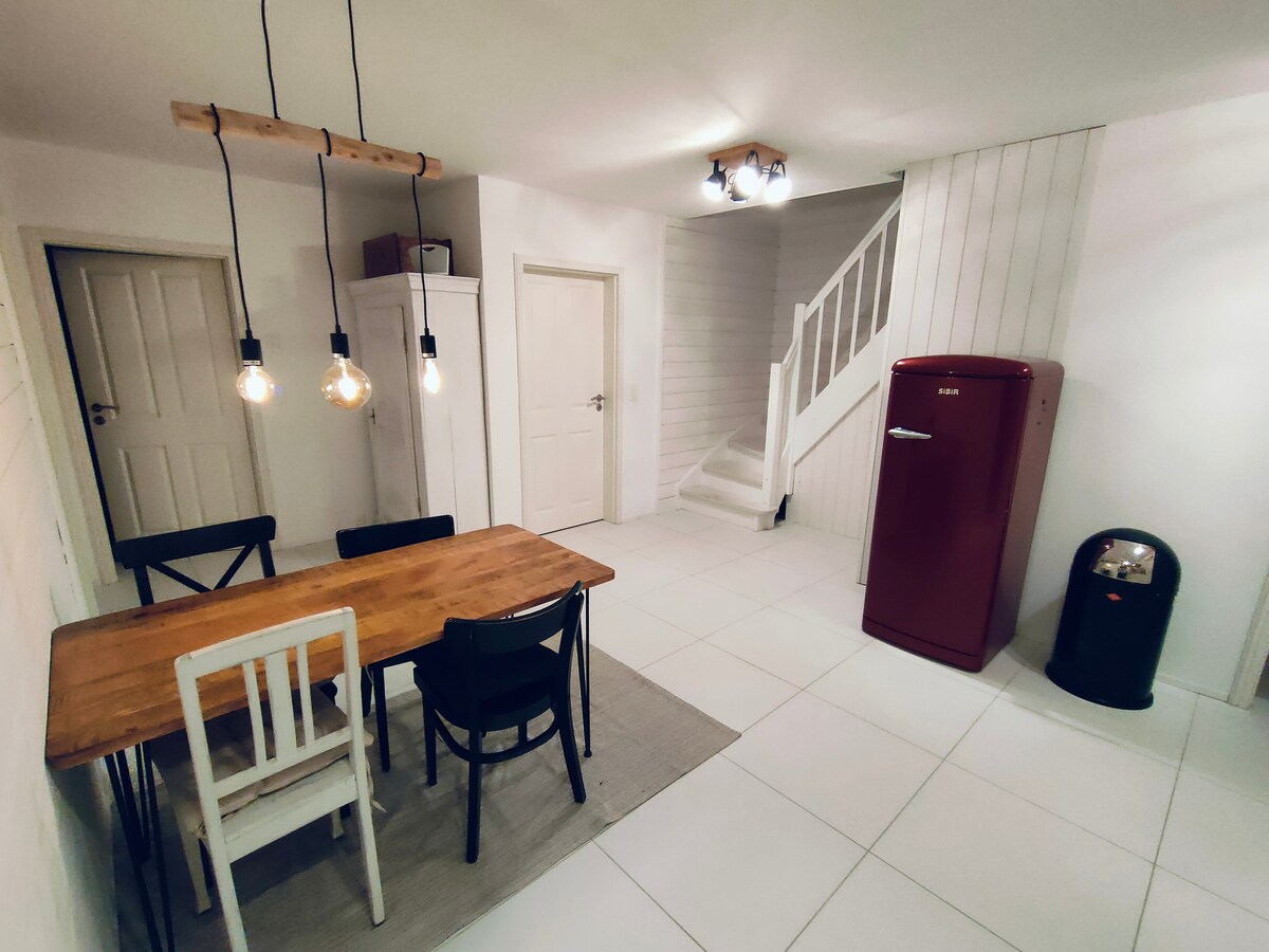 开放式单间公寓- 1间客房、卫生间、带厨房的用餐区