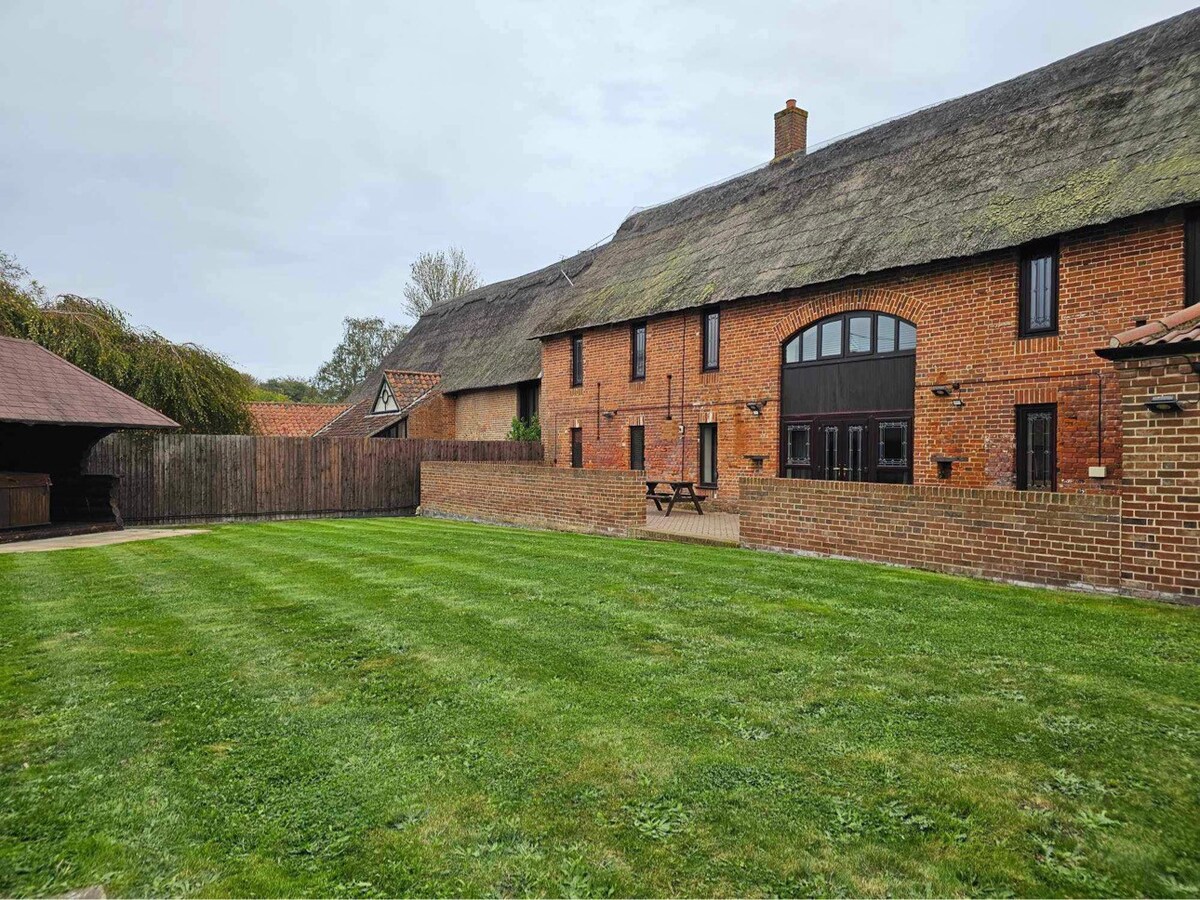 amazing barn conversion with hot tub m