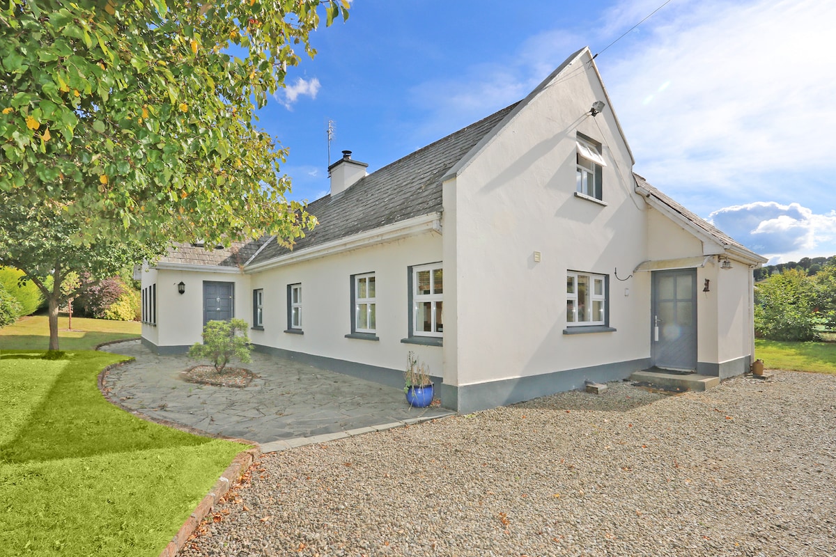 Traditional Irish cottage close to lake