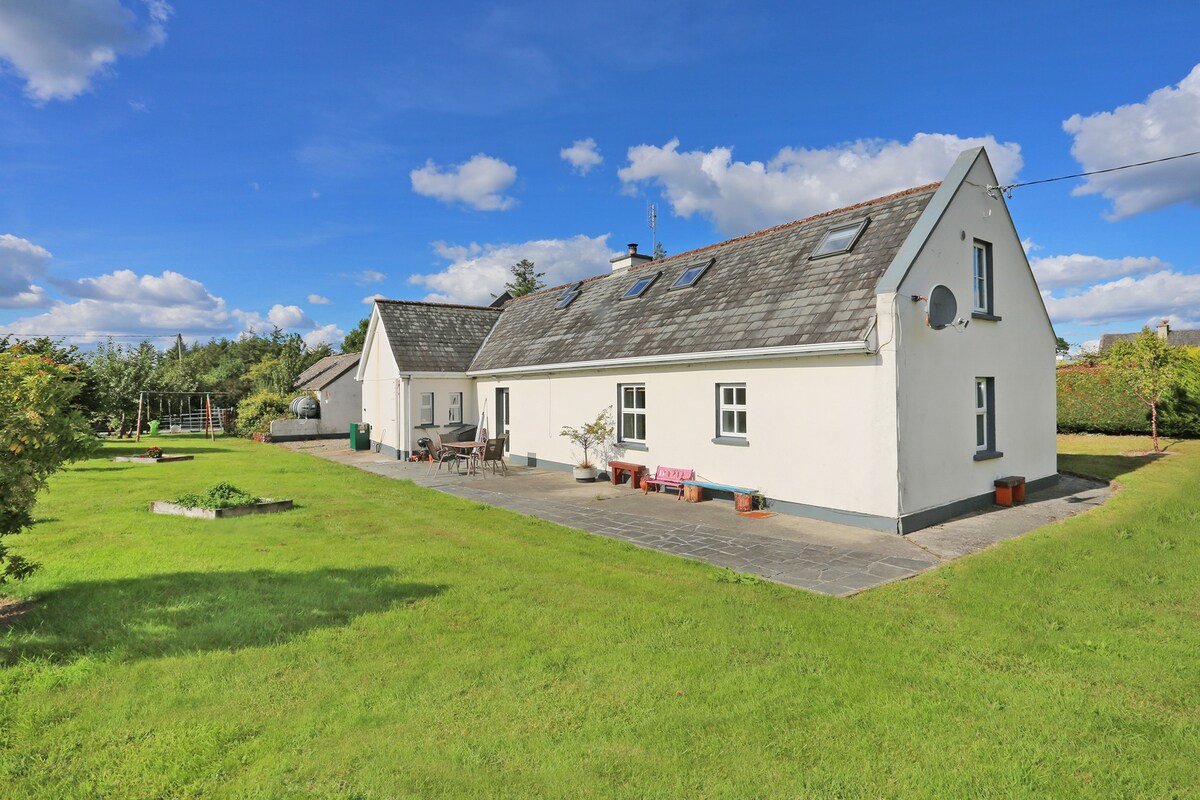 Traditional Irish cottage close to lake