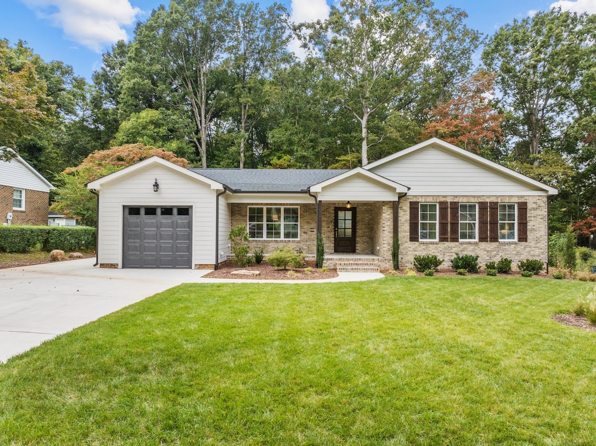 Stunning Home, Conveniently Located in Raleigh.