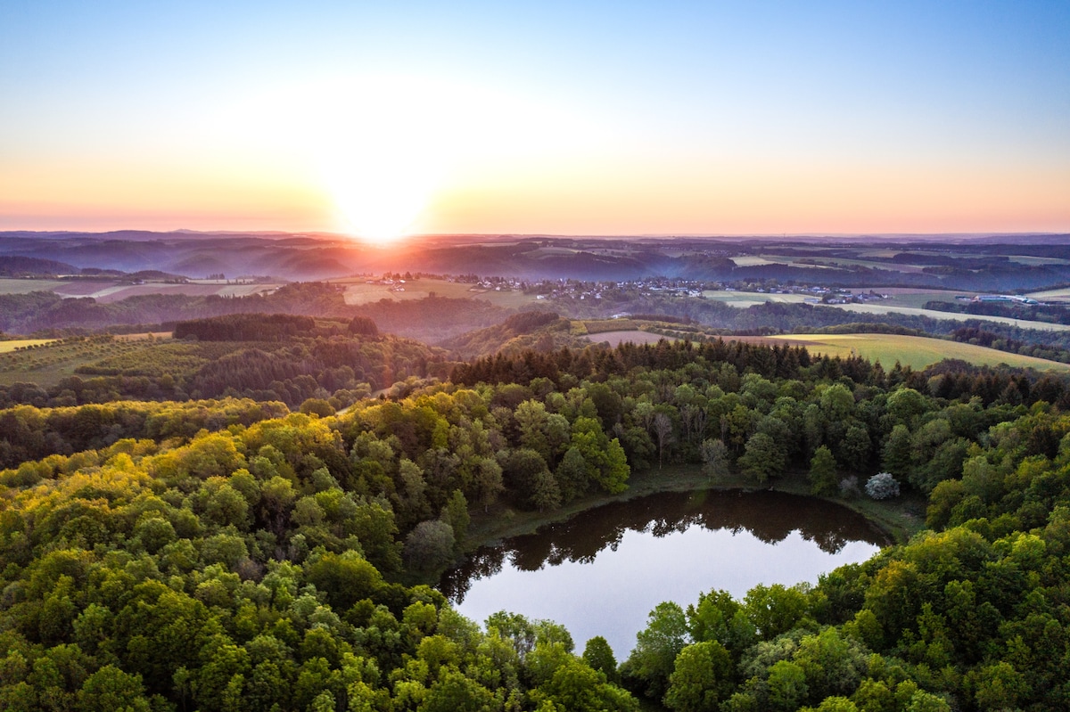 Eifel17 - helle Ferienwohnung mit Vulkanblick