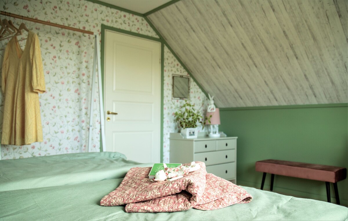 Anettes B&B - The green room/det grønne værelse