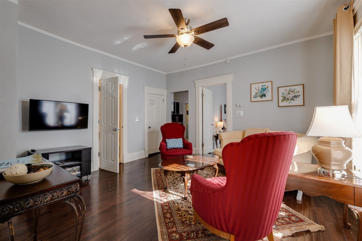 The Carol Anne-Charming 2bd/2ba Victorian near DT!