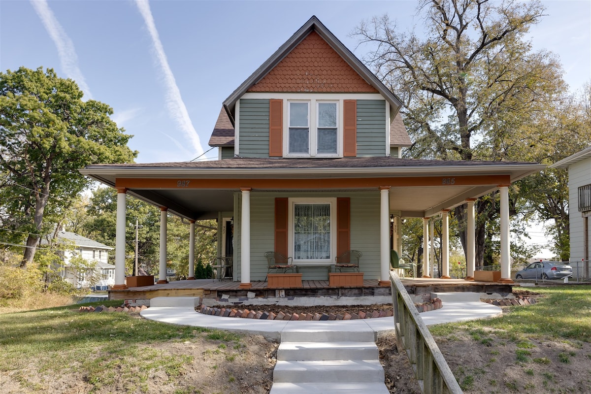 The Carol Anne-Charming 2bd/2ba Victorian near DT!