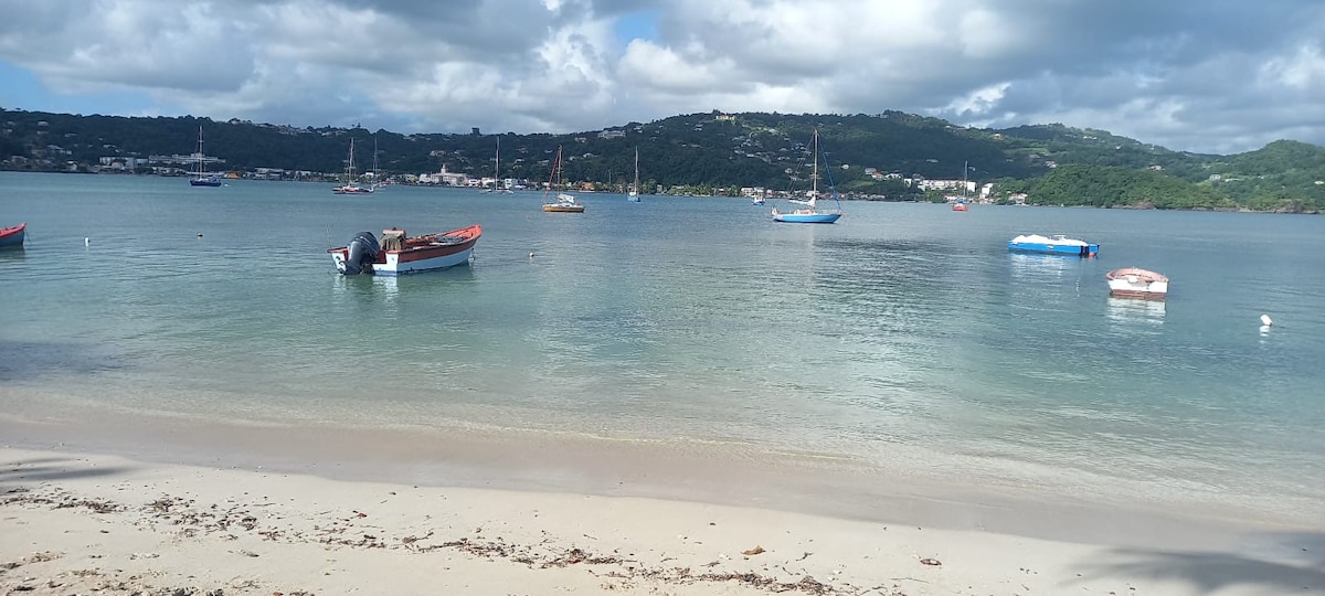 L'Ajoupa + kayak sur la plage.