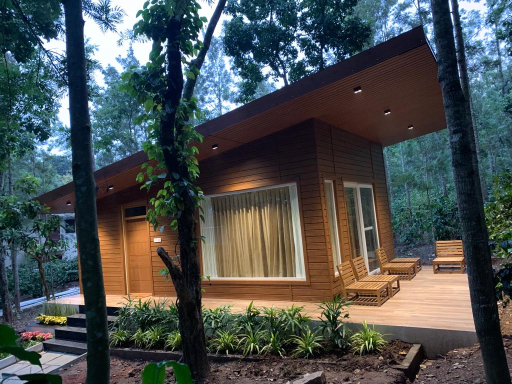 Livingston Homestay - Wooden Cottage - Chikmagalur