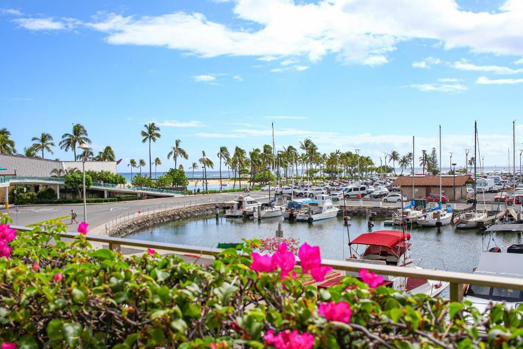 Scenic Studio Terrace King on Honolulu.