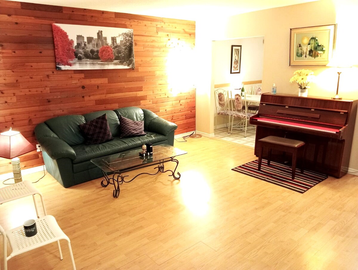 Comfortable stay in lively place-for 2 or 3 people
