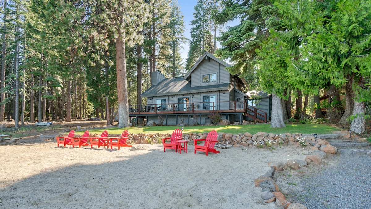 Cozy Lakeside Cabin