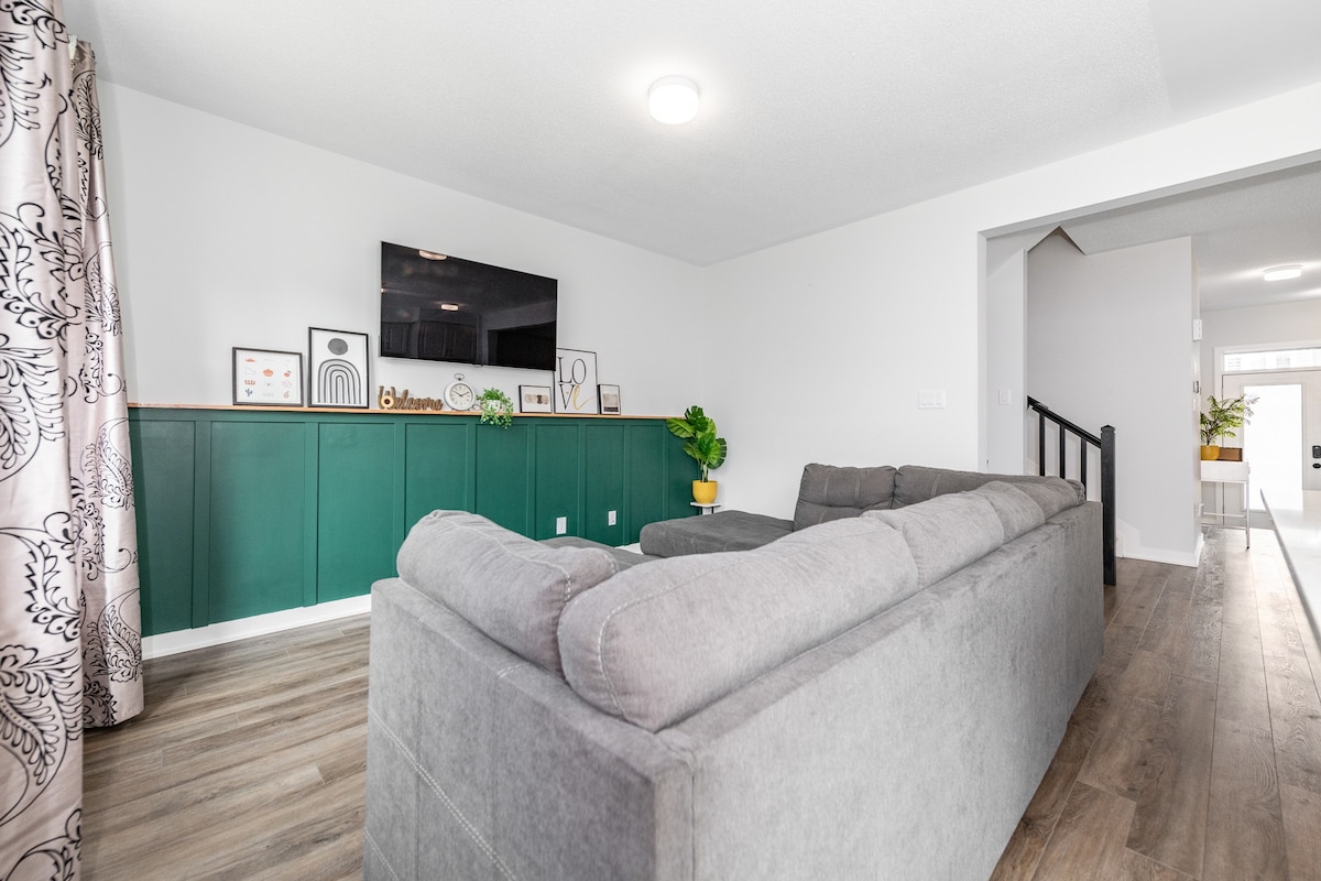 The Green Bohemian: 3beds, 3mins to CanTire Centre