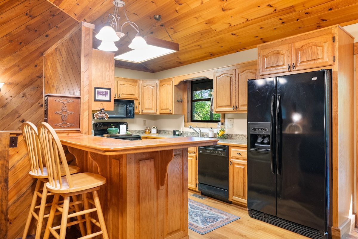 Peek A Boo Cabin in Blairsville Georgia