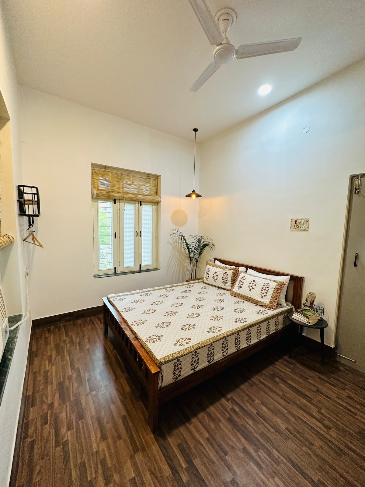 Spacious Luxury 1bhk in *City Center* Gwalior!