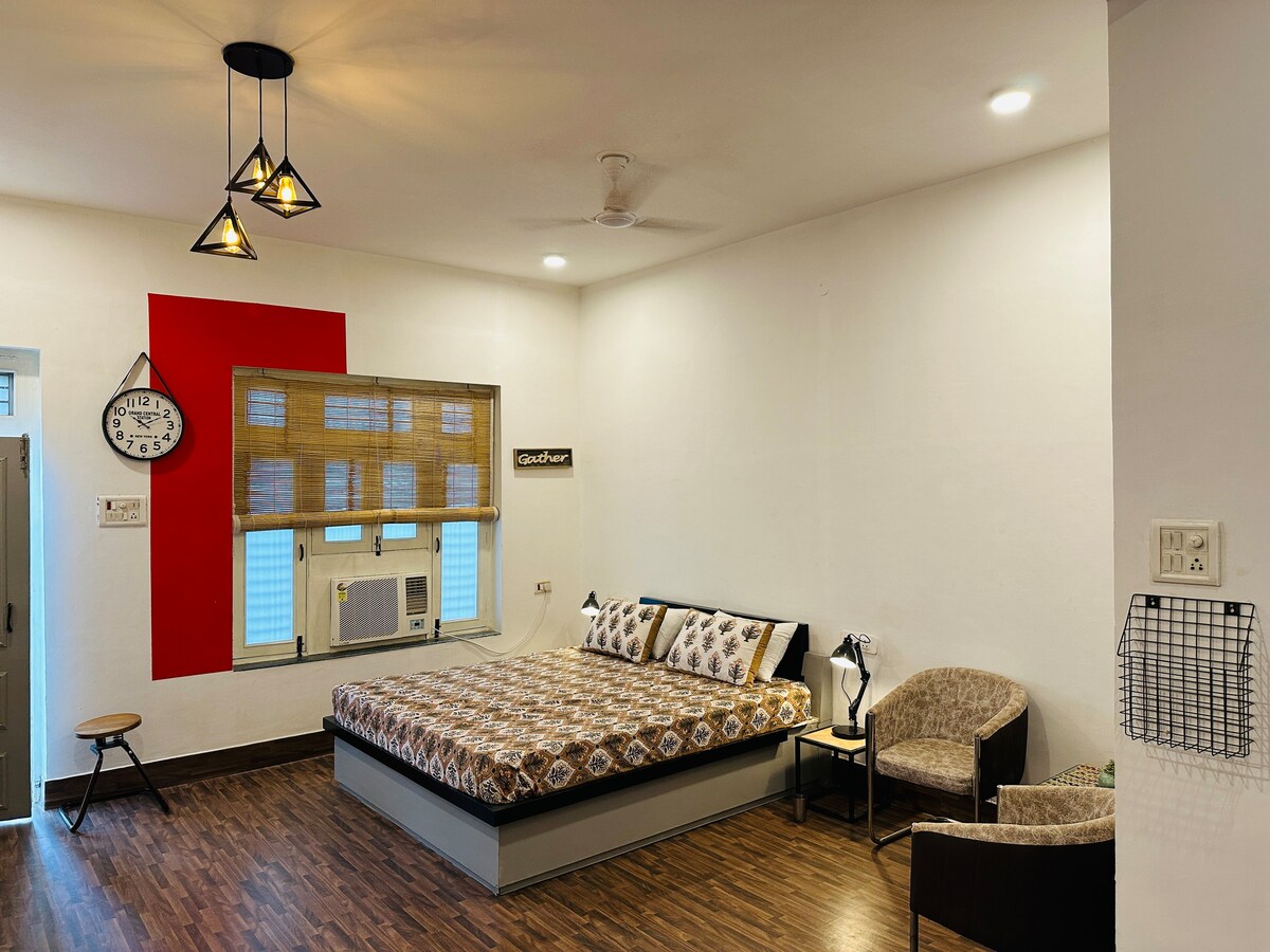 Spacious Luxury 1bhk in *City Center* Gwalior!