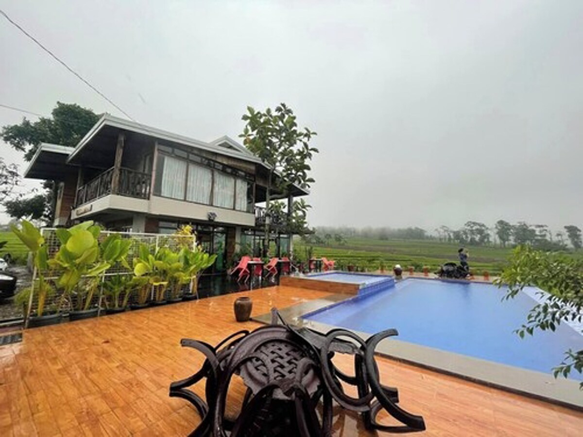 Vacation House good for upto 20 with infinity pool