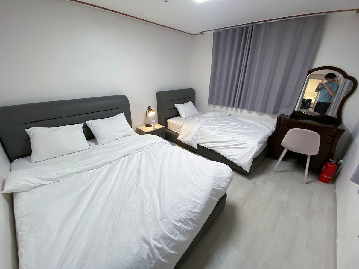 Myeong-dong / 3 bedroom house / full furniture