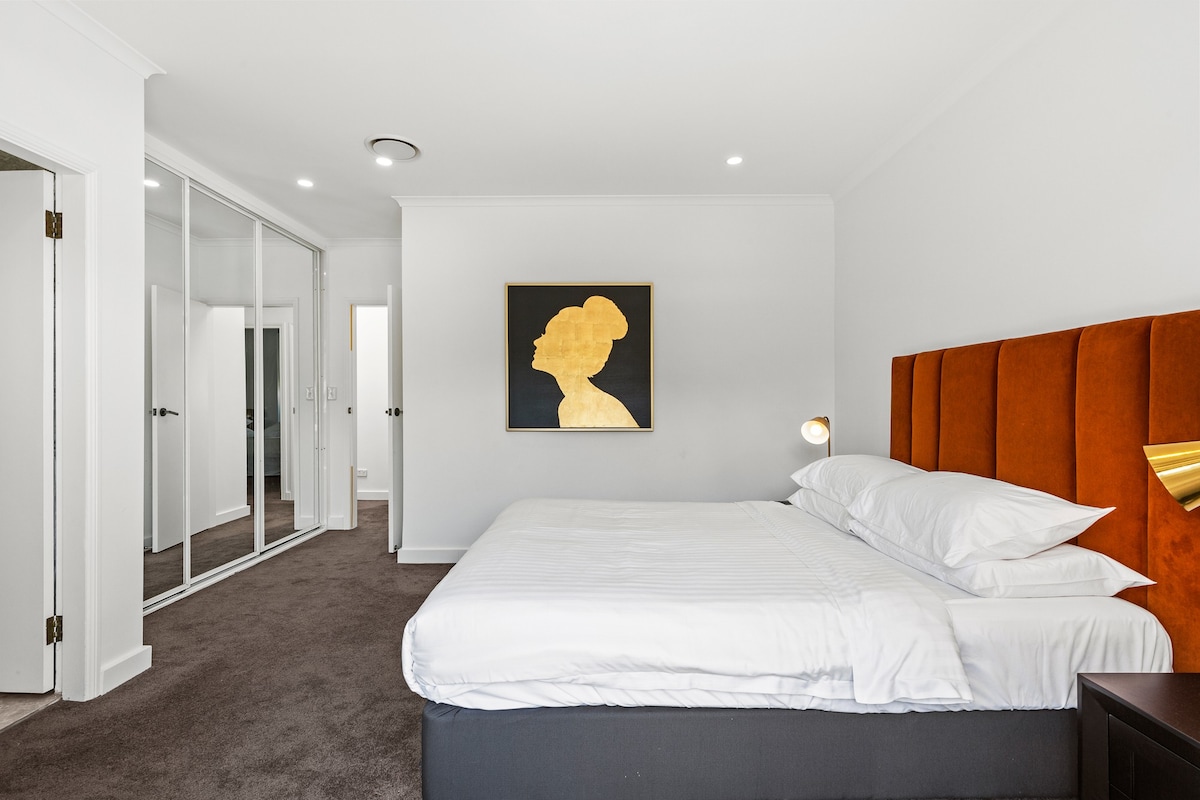 Lux Private Ensuite Room in Sydney Eastern Suburb