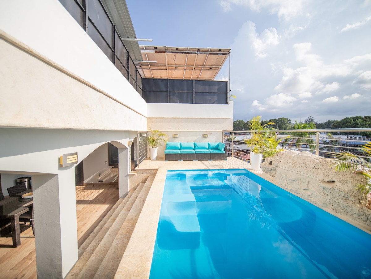 4BR Penthouse with Rooftop Pool in Sosua strip!