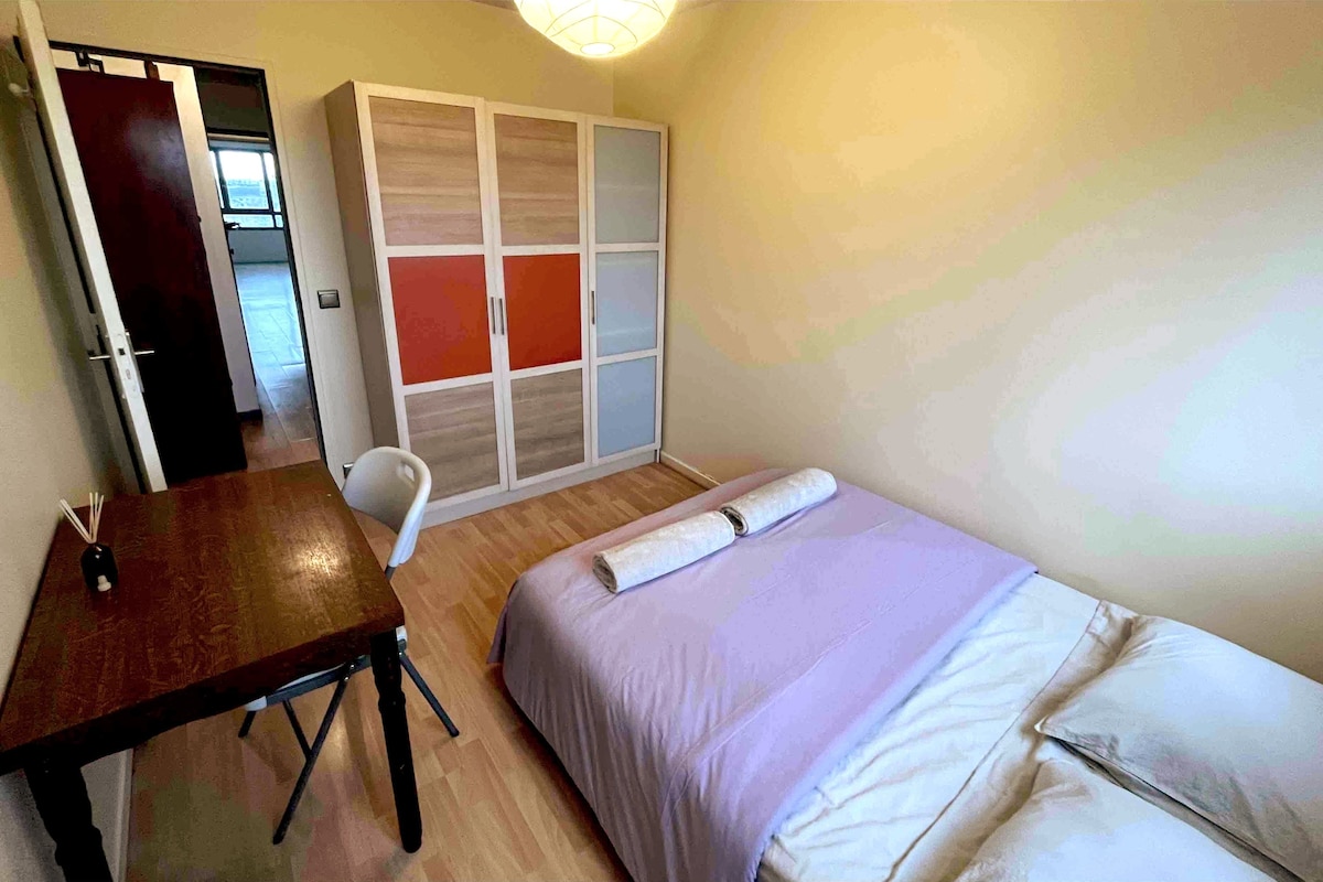 Room - Spacious apartment 5 min to Metro 7